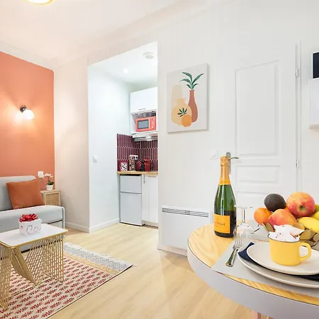 Guestrust- Arc De Triomphe Corail Apartment